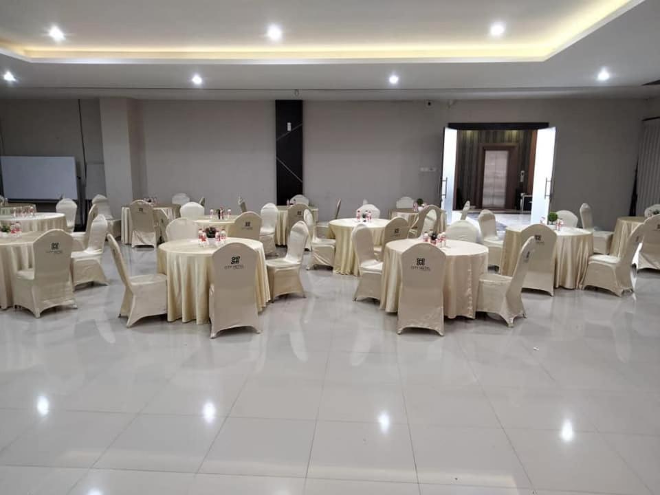 City Hotel
