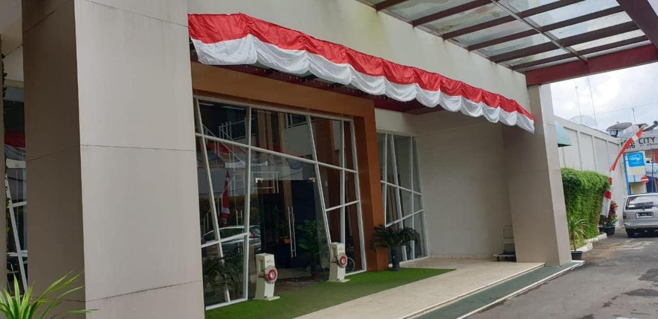 City Hotel